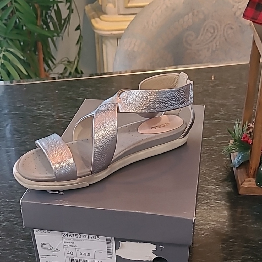 ECCO Women's Metallic Sandals
